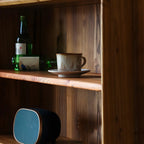 Vitrine standard à porte coulissante en bois brun et verre