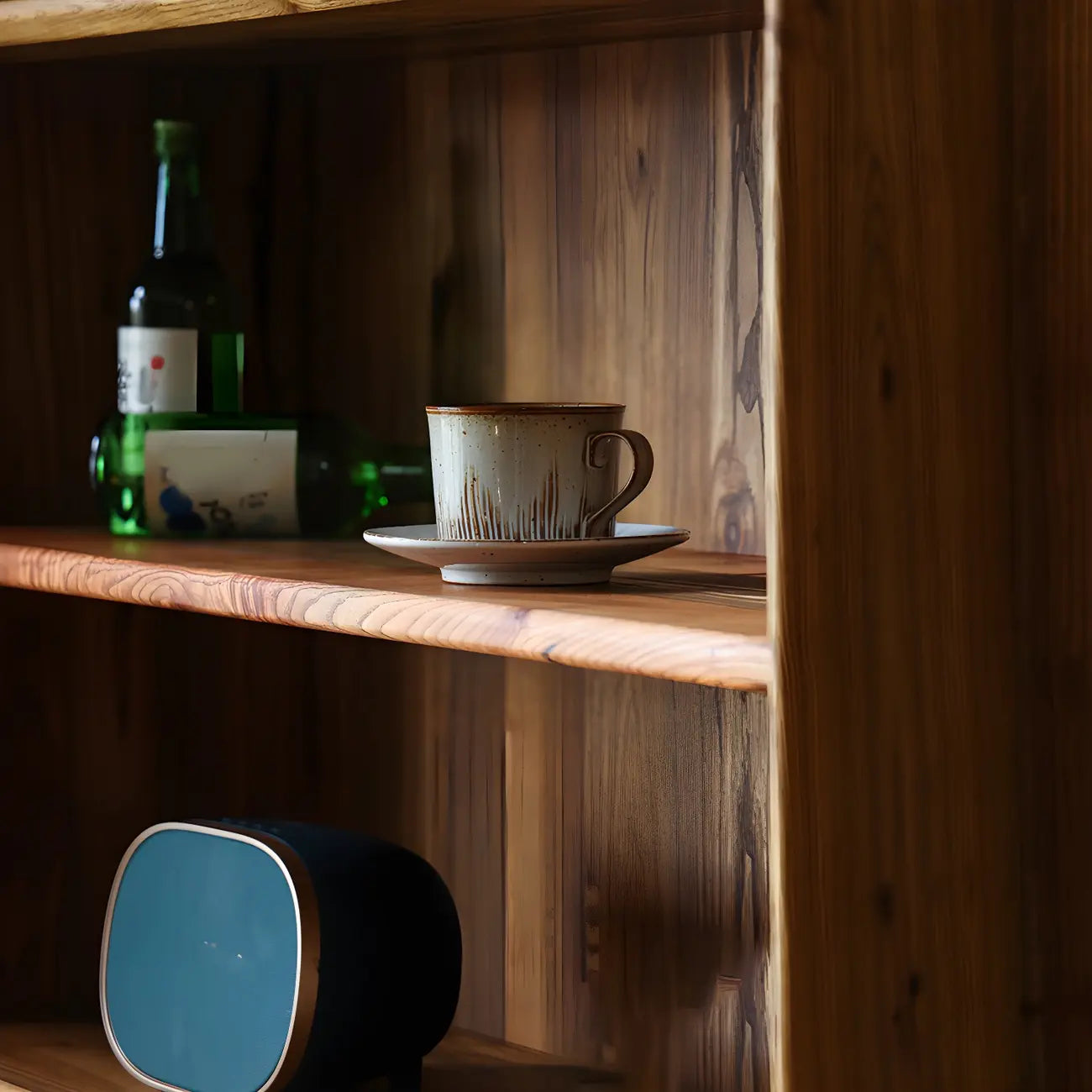 Vitrine standard à porte coulissante en bois brun et verre