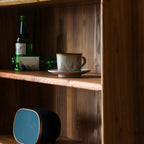 Vitrine standard à porte coulissante en bois brun et verre