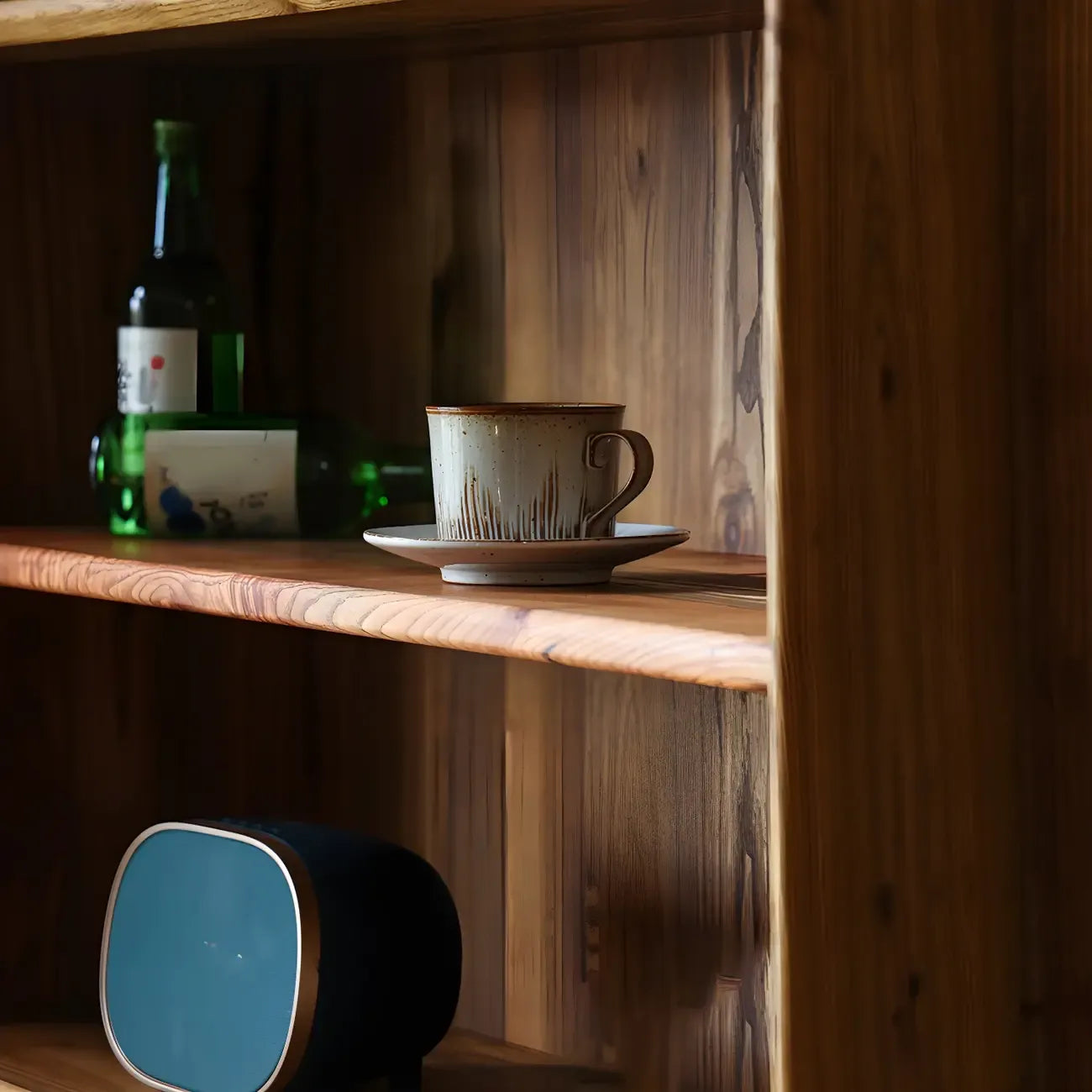 Vitrine standard à porte coulissante en bois brun et verre