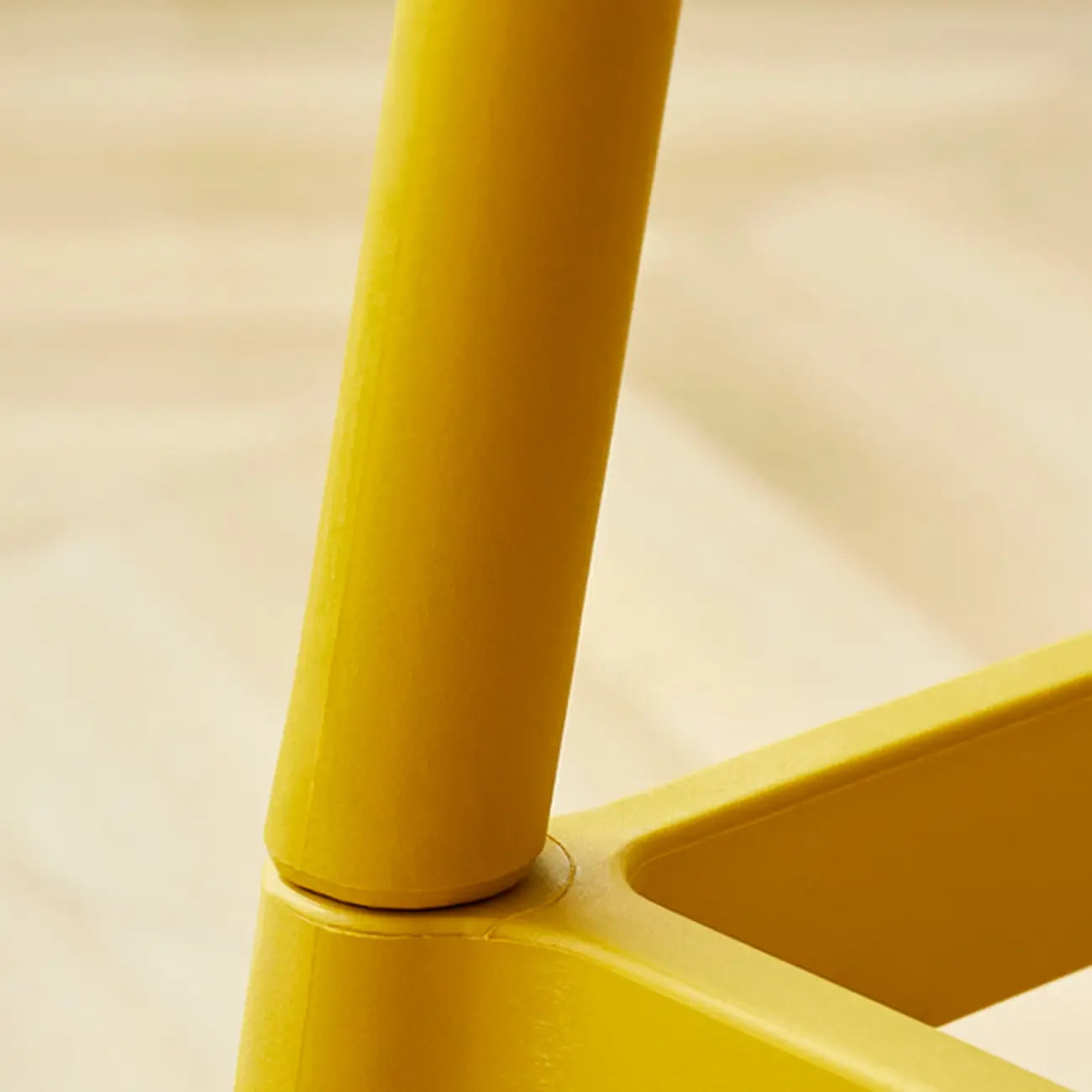 Tabouret de bar minimaliste en plastique pour intérieur et extérieur
