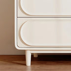 Commode classique en bois blanc avec poignées et tiroirs en métal