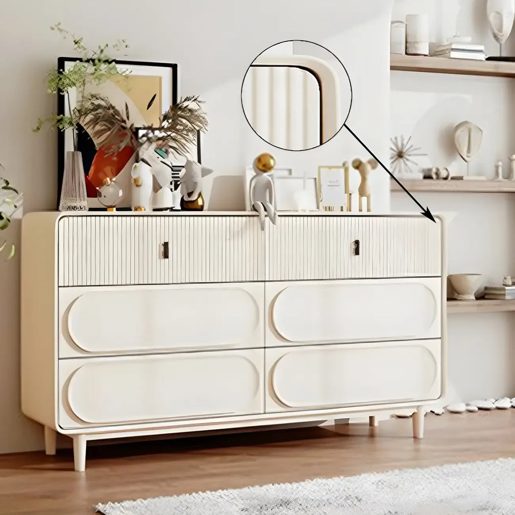 Commode classique en bois blanc avec poignées et tiroirs en métal