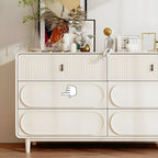 Commode classique en bois blanc avec poignées et tiroirs en métal