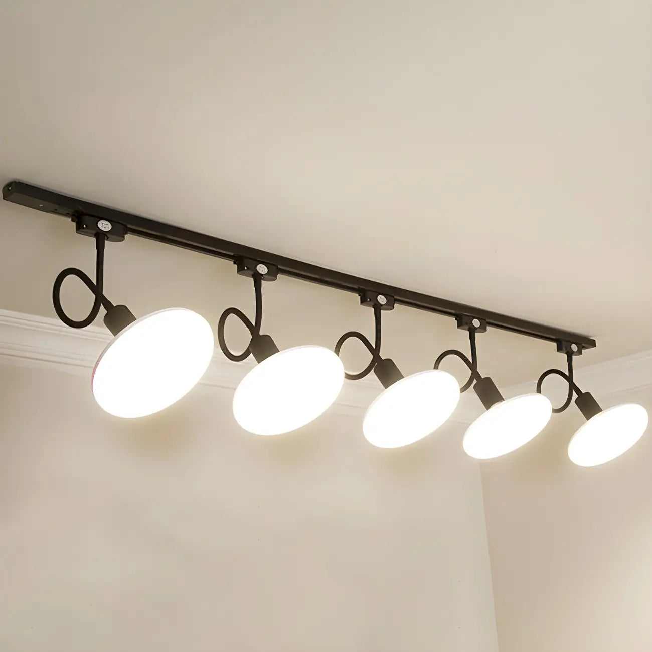 Faretto a binario LED moderno a 5 luci con testine regolabili