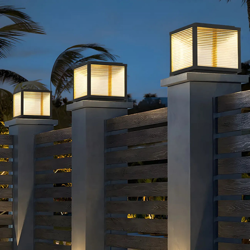 Lampes solaires d'extérieur modernes à bande noire cubique