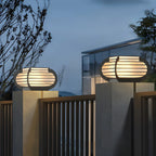 Lampadaires d'extérieur en métal noir côtelé à lumière chaude