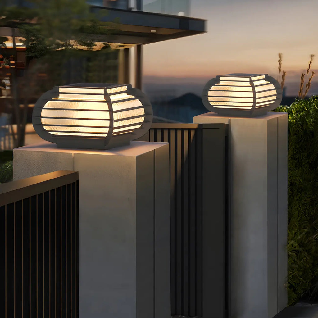 Lampadaires d'extérieur en métal noir côtelé à lumière chaude