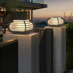 Lampadaires d'extérieur en métal noir côtelé à lumière chaude