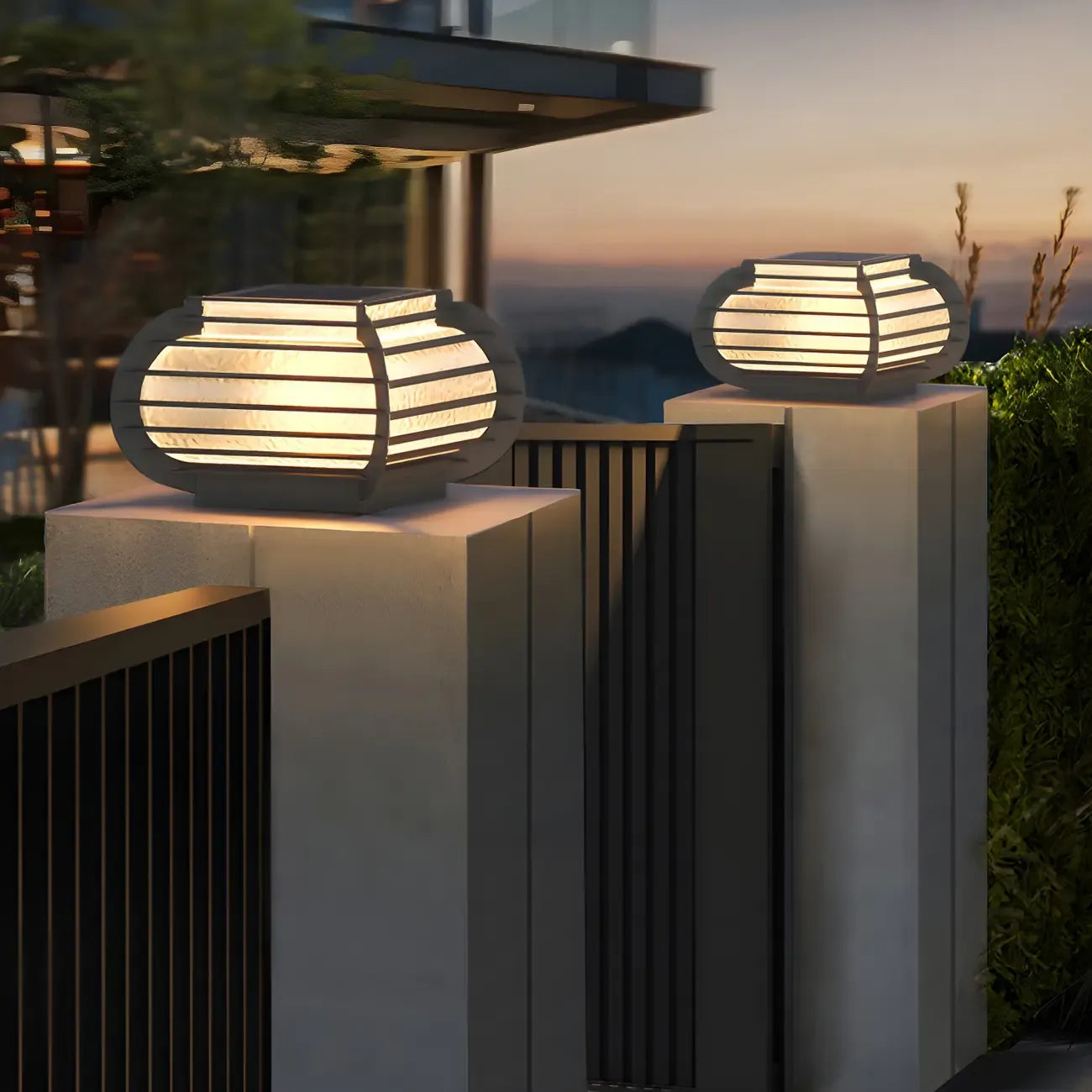 Lampadaires d'extérieur en métal noir côtelé à lumière chaude