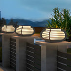 Lampadaires d'extérieur en métal noir côtelé à lumière chaude