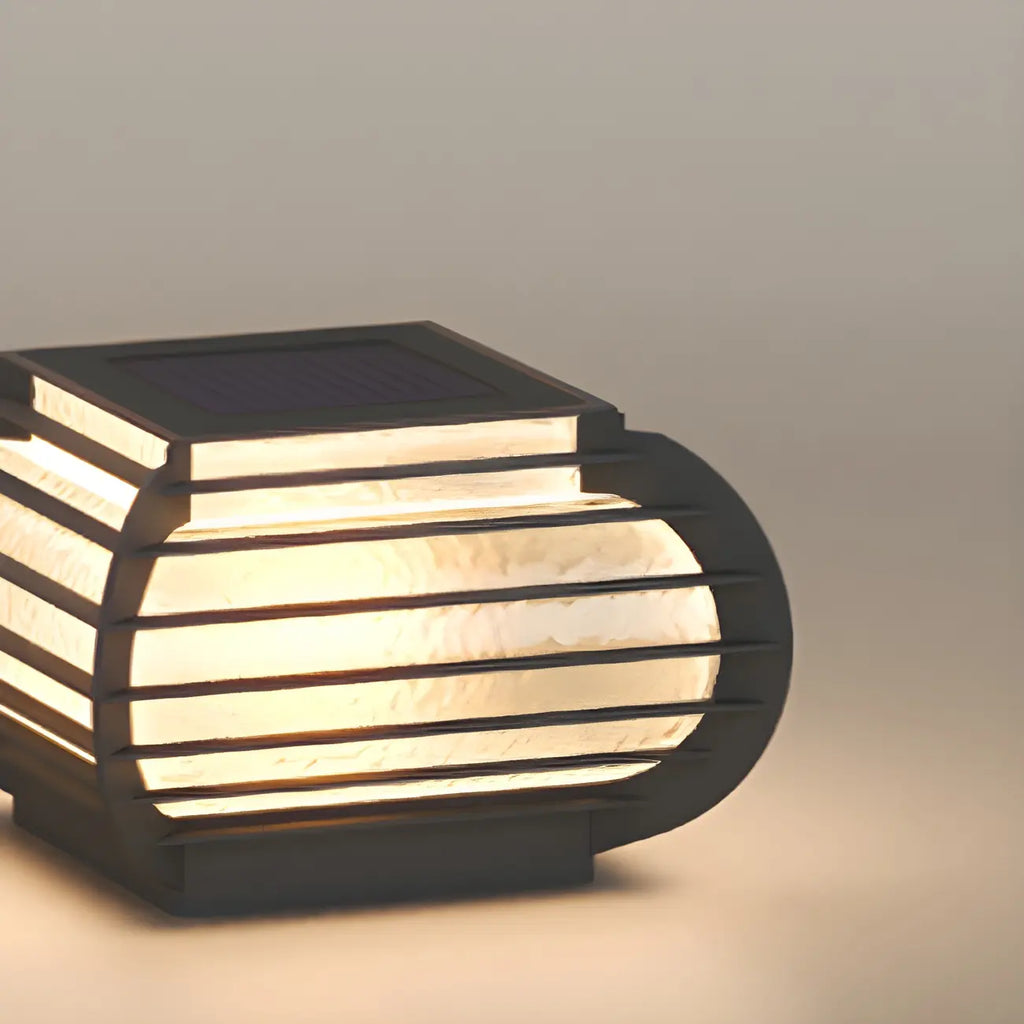 Lampadaires d'extérieur en métal noir côtelé à lumière chaude