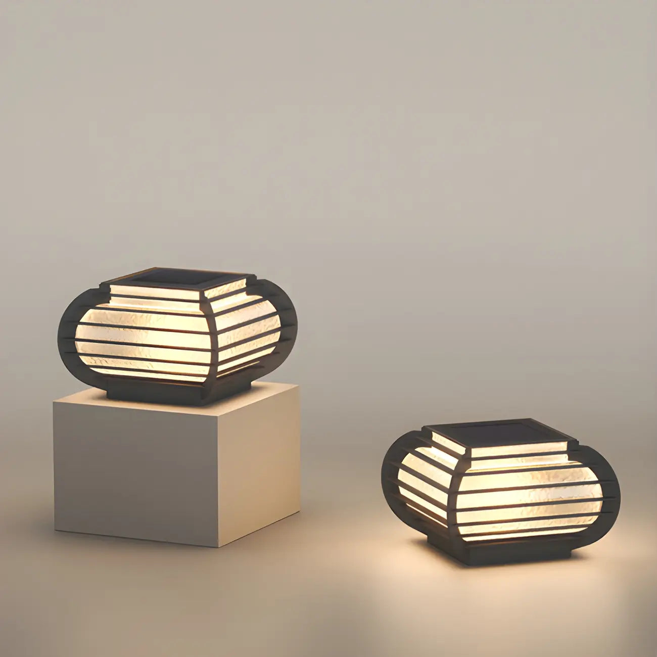 Lampadaires d'extérieur en métal noir côtelé à lumière chaude