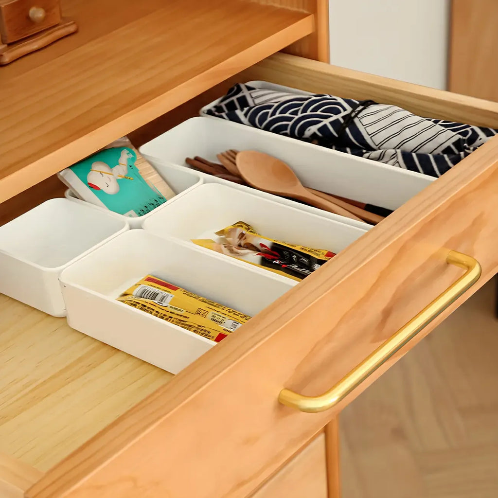 Credenza con ante in vetro e ripiani regolabili in legno di noce per sala da pranzo