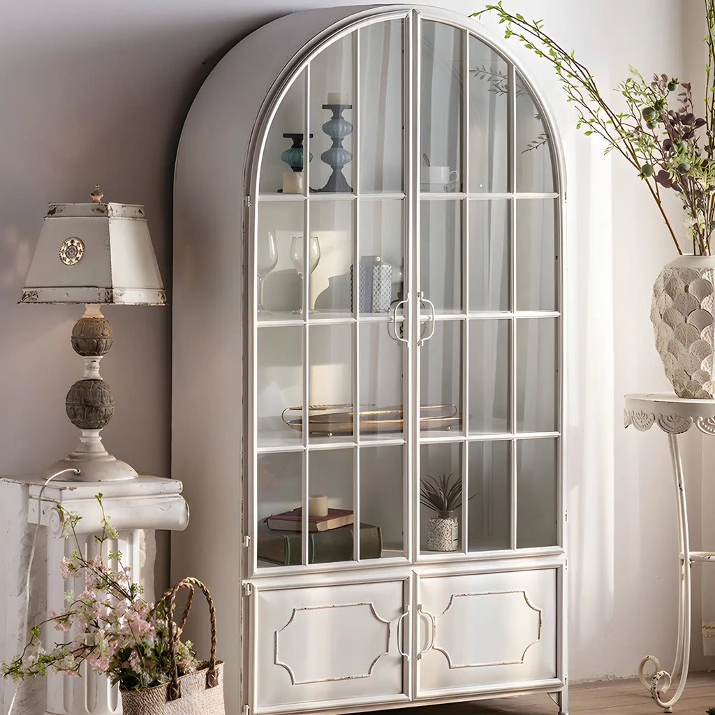 Vitrine moderne cintrée en bois et porte vitrée