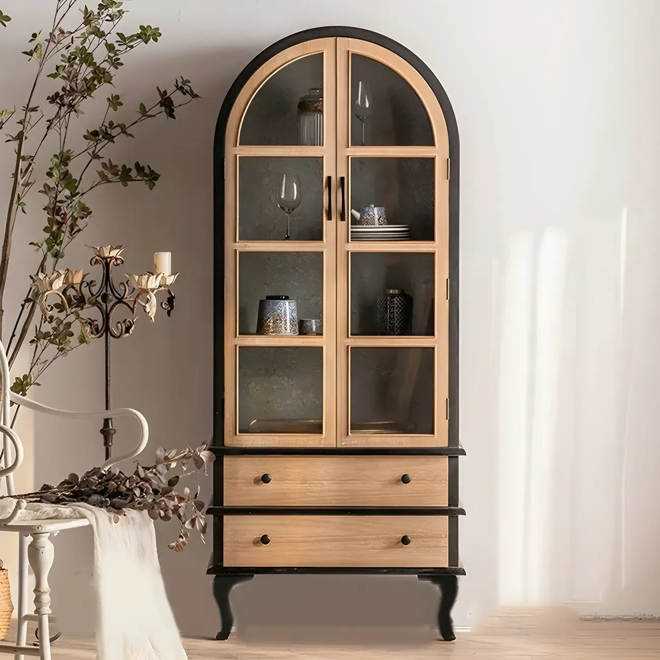 Vitrine moderne cintrée en bois et porte vitrée