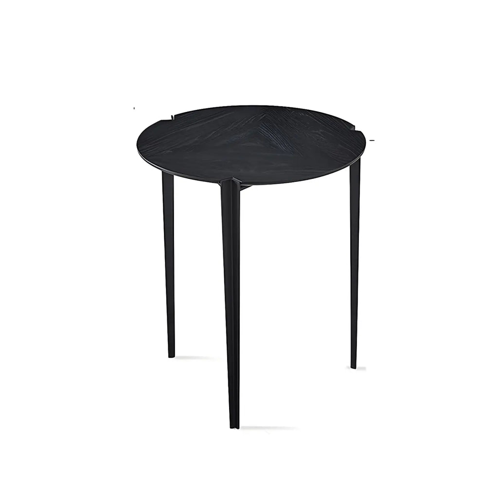 Table basse ronde en bois noir de style scandinave chic