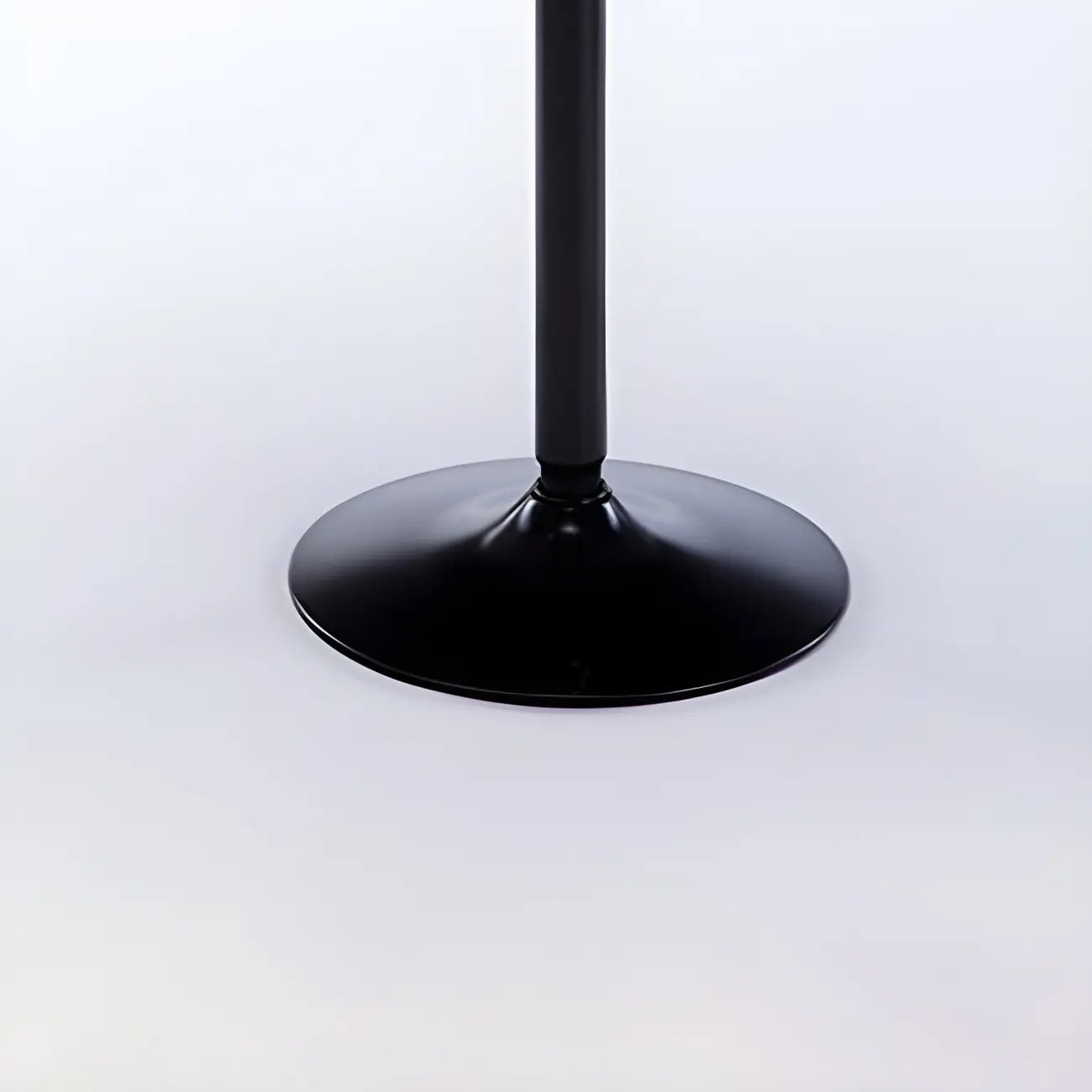 Table basse ronde minimaliste en bois et métal avec piédestal