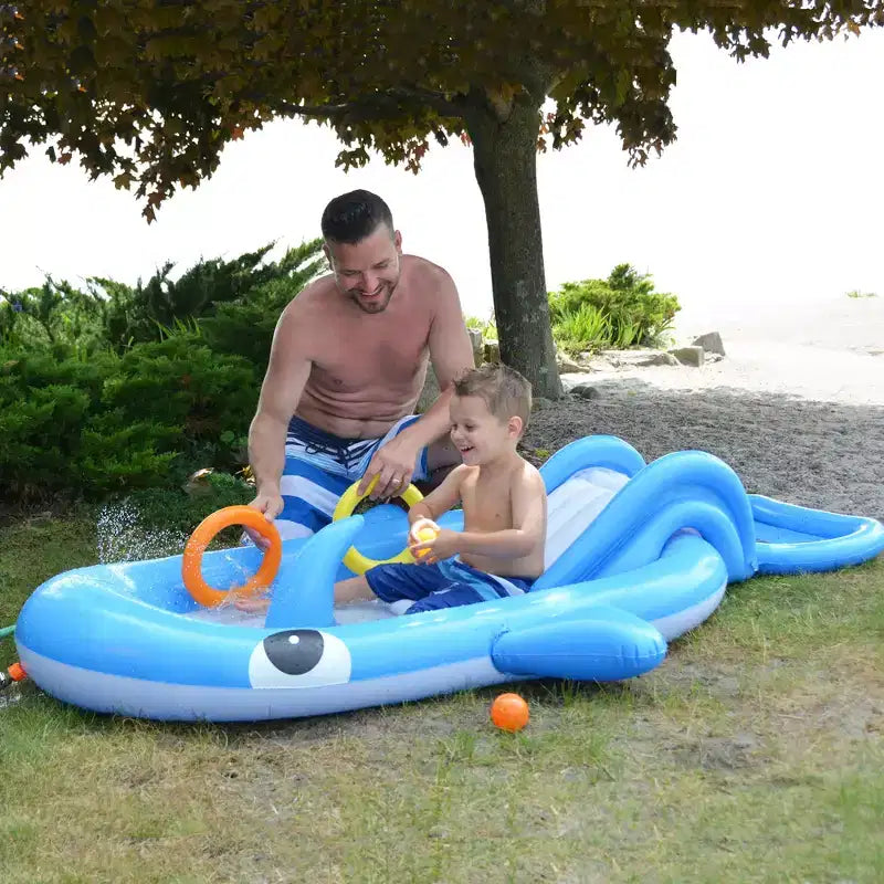 Piscine gonflable interactive pour enfants en forme de baleine Pool Central – 2,05 m – Bleu et Blanc