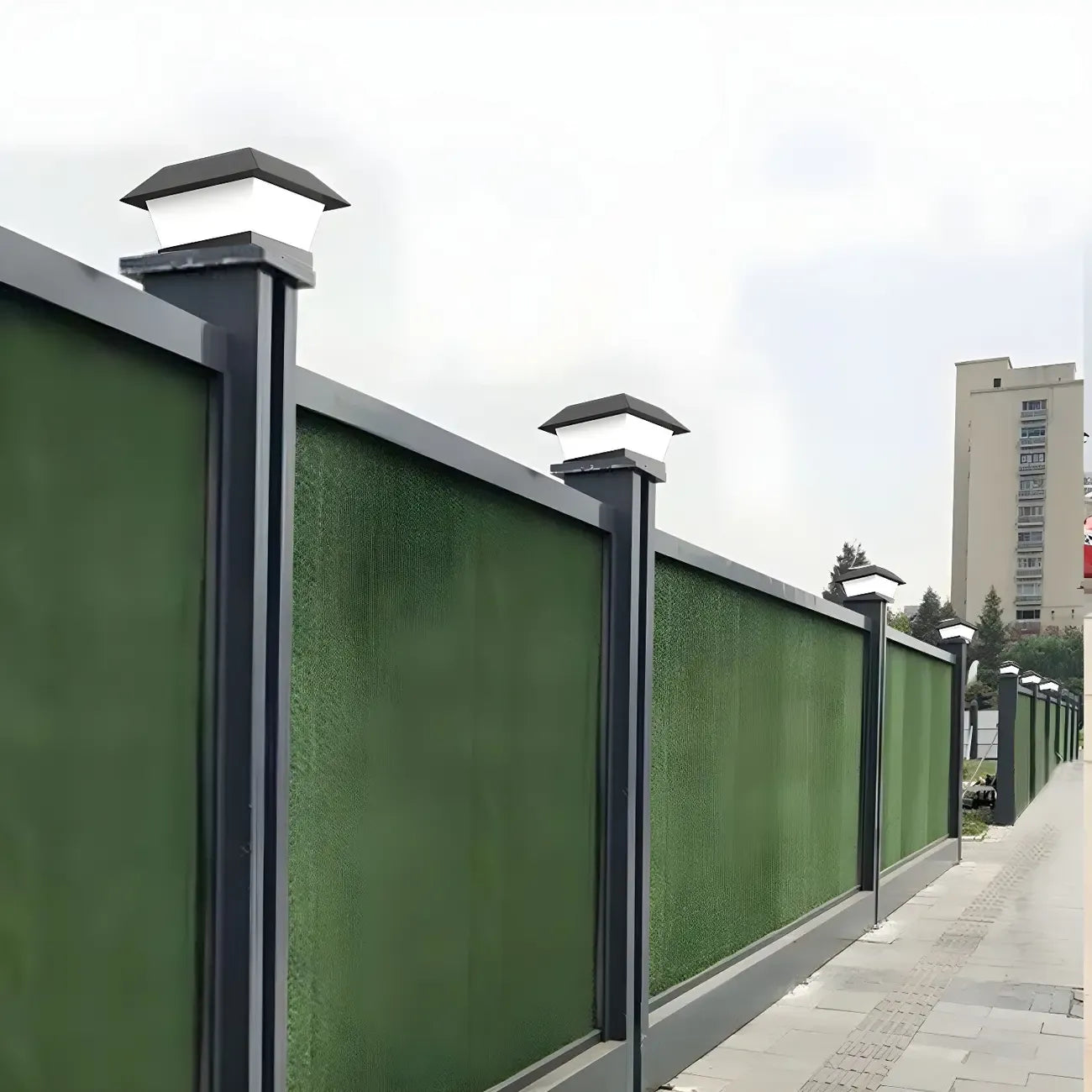 Lampadaires solaires géométriques en métal noir pour l'extérieur