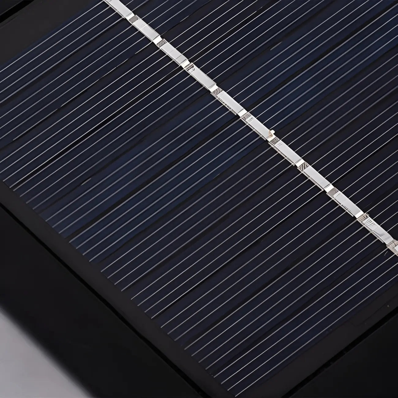 Lampadaires solaires géométriques en métal noir pour l'extérieur