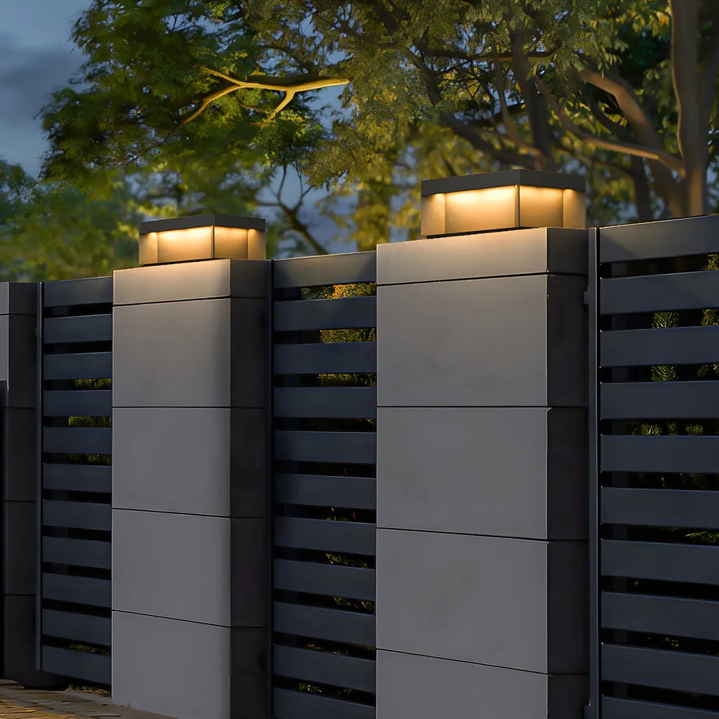 Lampadaires solaires d'extérieur modernes à géométrie noire