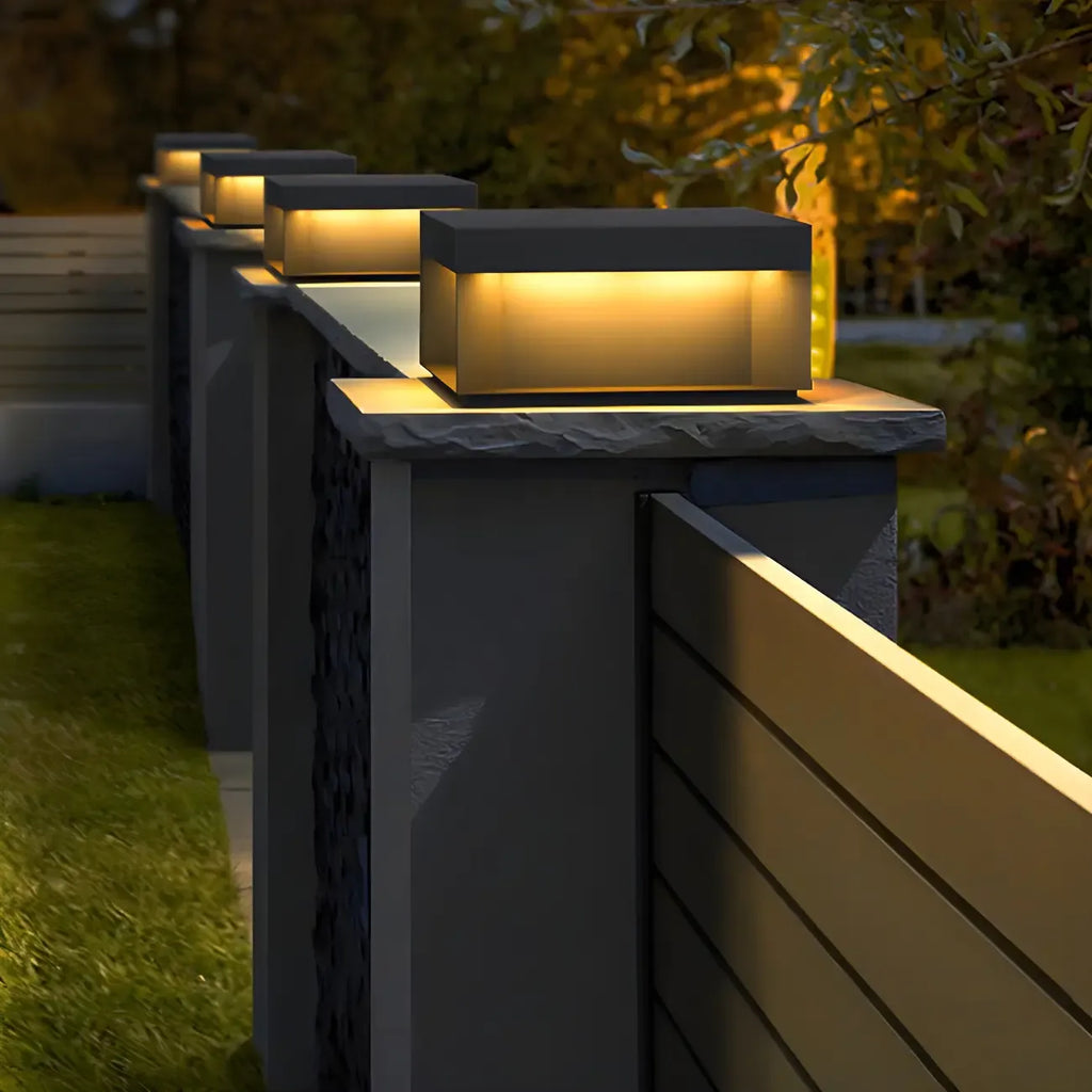Lampadaires solaires d'extérieur modernes à géométrie noire