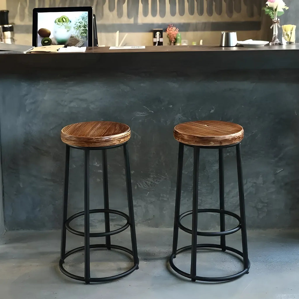 Tabourets de bar ronds en bois sans dossier de style industriel