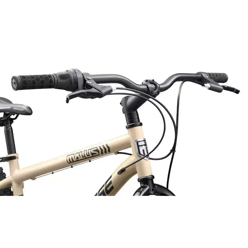 Vélo de montagne Mongoose Adult Malus 26 à pneus larges