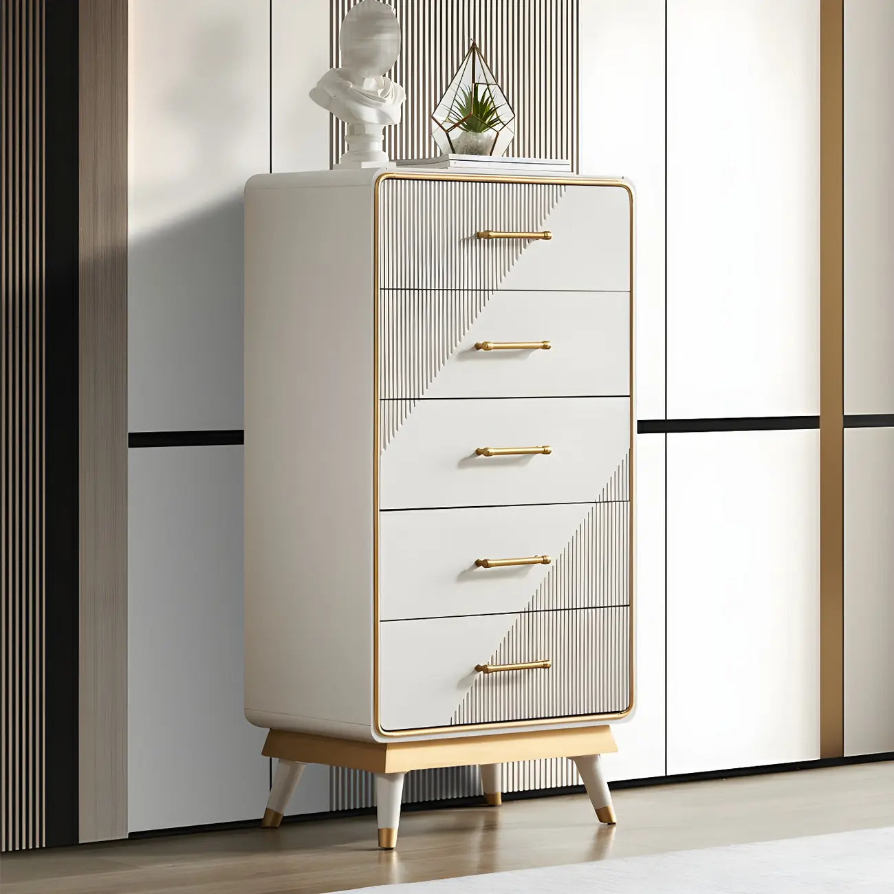Coffres de rangement en bois beige glamour avec accents dorés