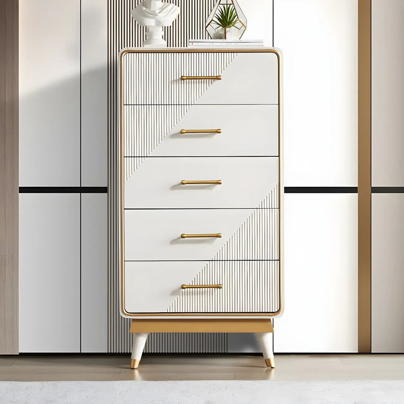 Coffres de rangement en bois beige glamour avec accents dorés