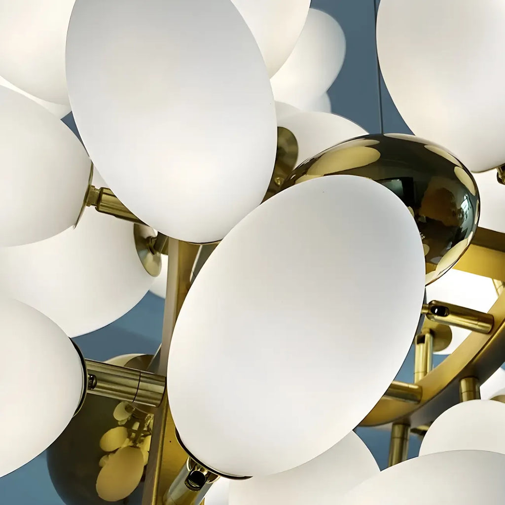 Suspension ovale en verre blanc et verre doré à un niveau