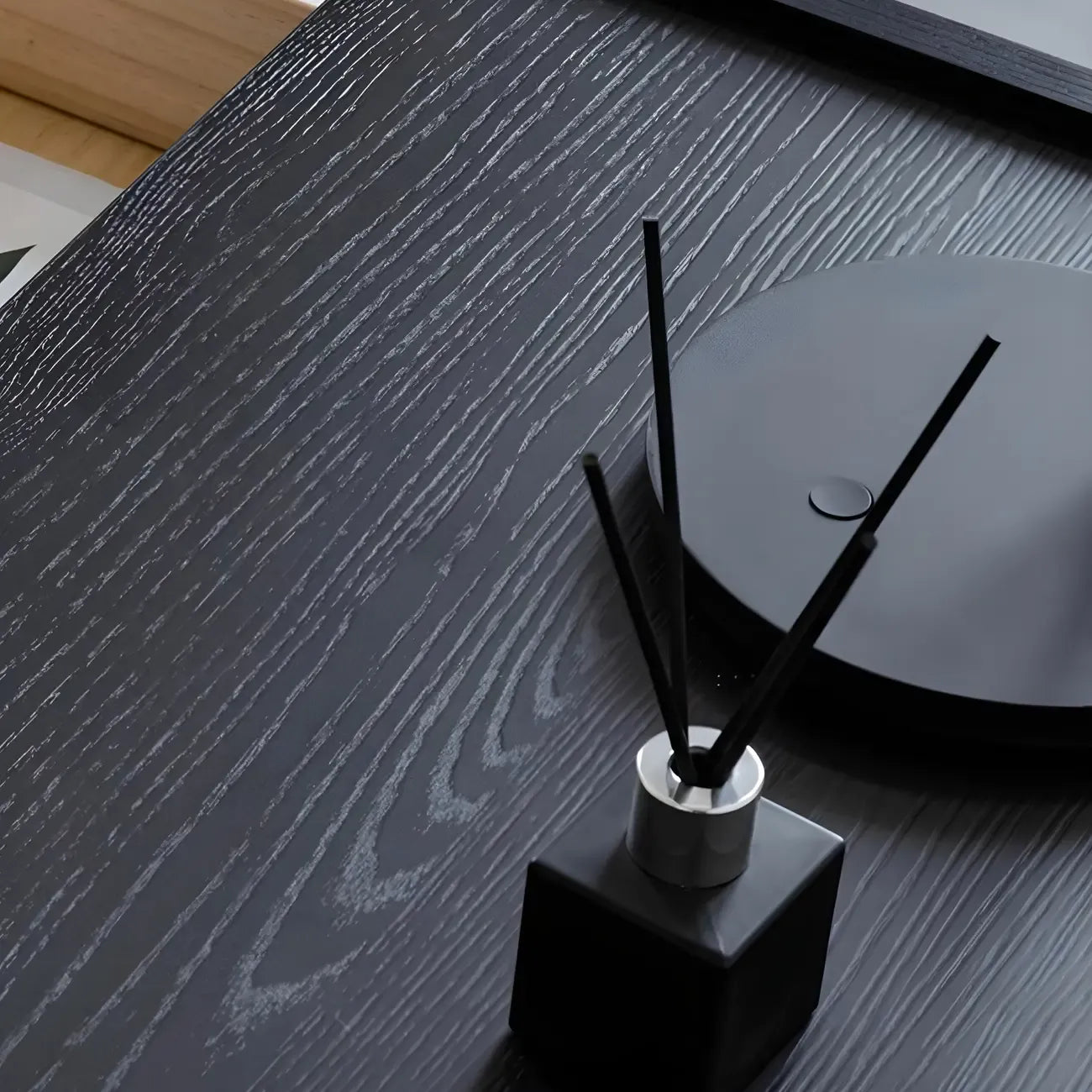 Petite table de chevet avec tiroirs et pieds en X en bois noir