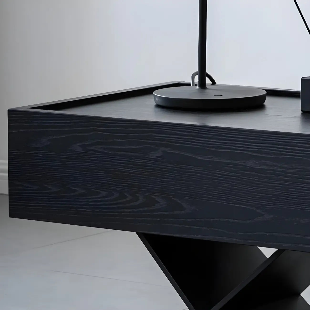 Petite table de chevet avec tiroirs et pieds en X en bois noir