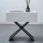 Petite table de chevet avec tiroirs et pieds en X en bois noir