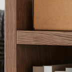 Bibliothèque à cinq niveaux sur roulettes, en bois brun noyer, style milieu du siècle