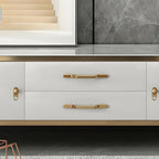 Meuble TV avec armoire, panneaux cannelés en pierre blanche et garniture dorée, 71 cm