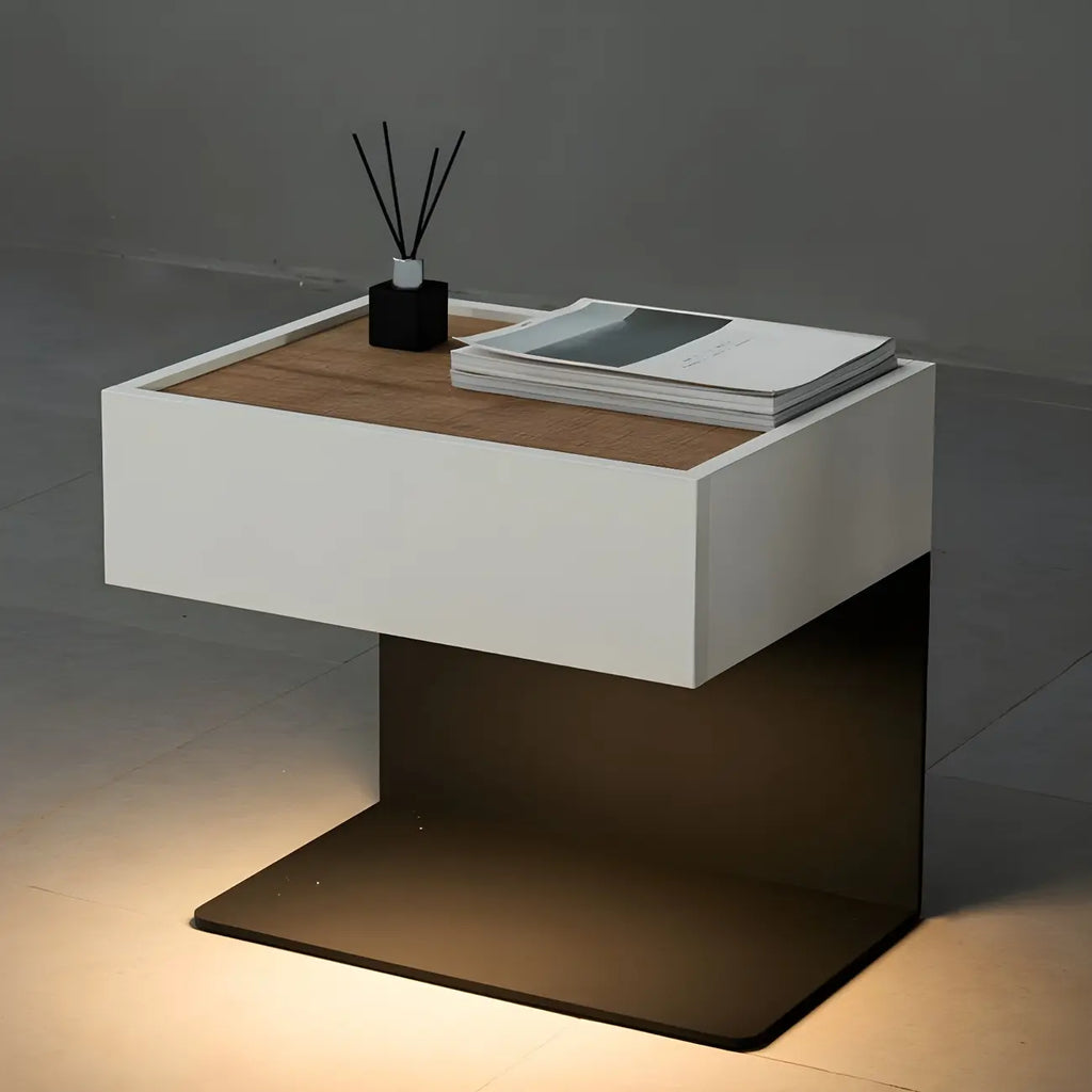Table de chevet en forme de C avec tiroir et éclairage intégré, en acier noir et bois.