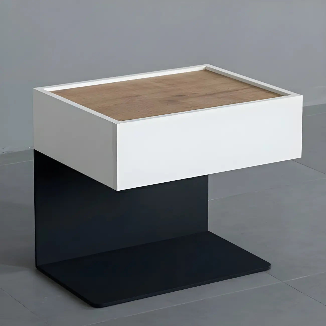 Table de chevet en forme de C avec tiroir et éclairage intégré, en acier noir et bois.