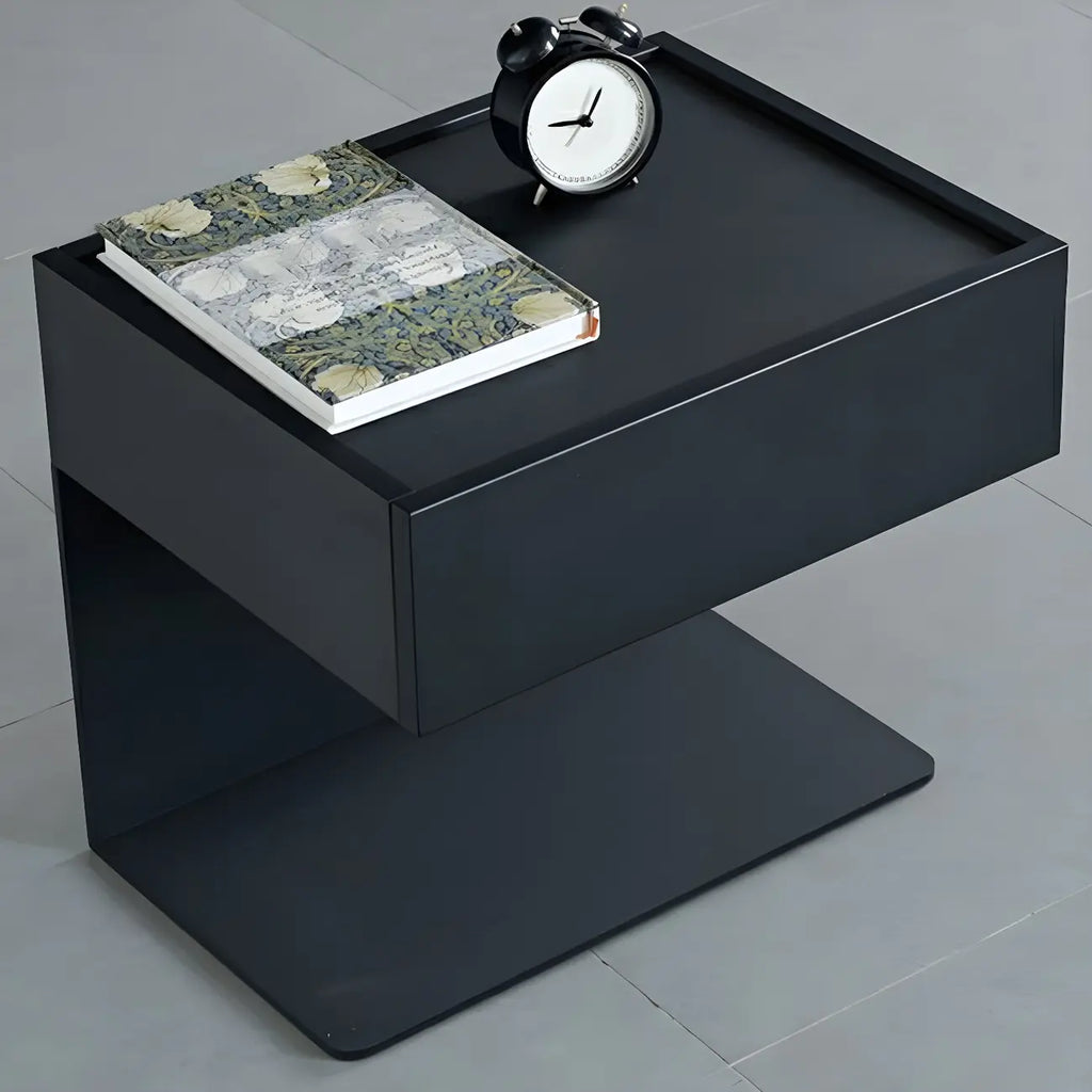 Table de chevet en forme de C avec tiroir et éclairage intégré, en acier noir et bois.