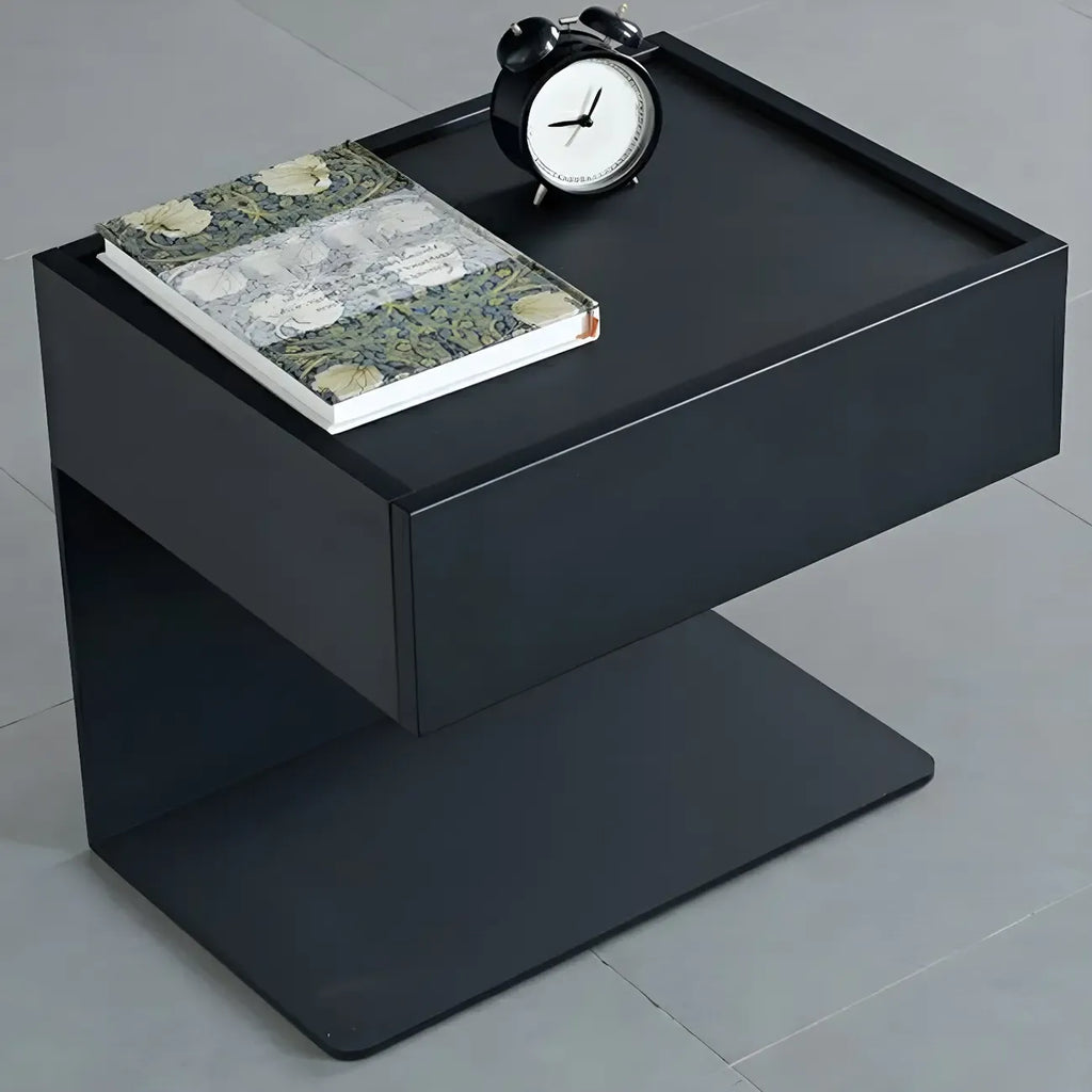 Table de chevet en forme de C avec tiroir et éclairage intégré, en acier noir et bois.