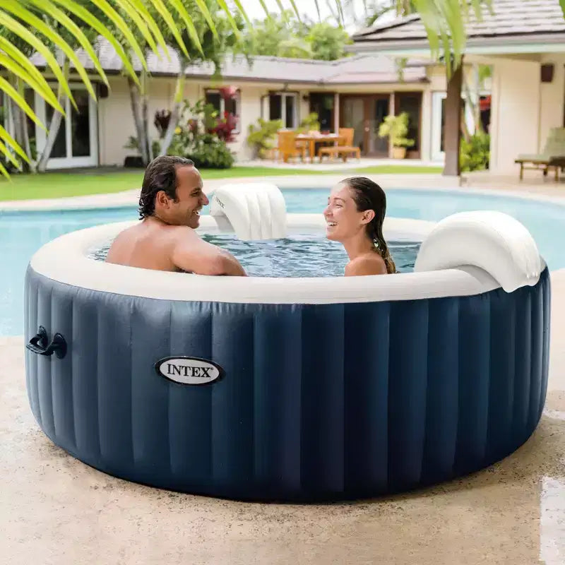 Intex PureSpa Plus Bain à remous gonflable portable à bulles et jets, 77 x 28 po et PureSpa Coussin appuie-tête en mousse, accessoire pour spa, blanc (paquet de 4)