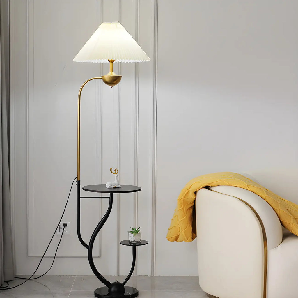 Lampadaire noir contemporain avec étagères pour salon