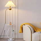 Lampadaire noir contemporain avec étagères pour salon