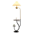 Lampadaire noir contemporain avec étagères pour salon