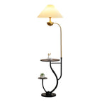 Lampadaire noir contemporain avec étagères pour salon