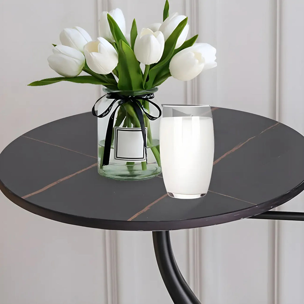 Lampadaire noir contemporain avec étagères pour salon