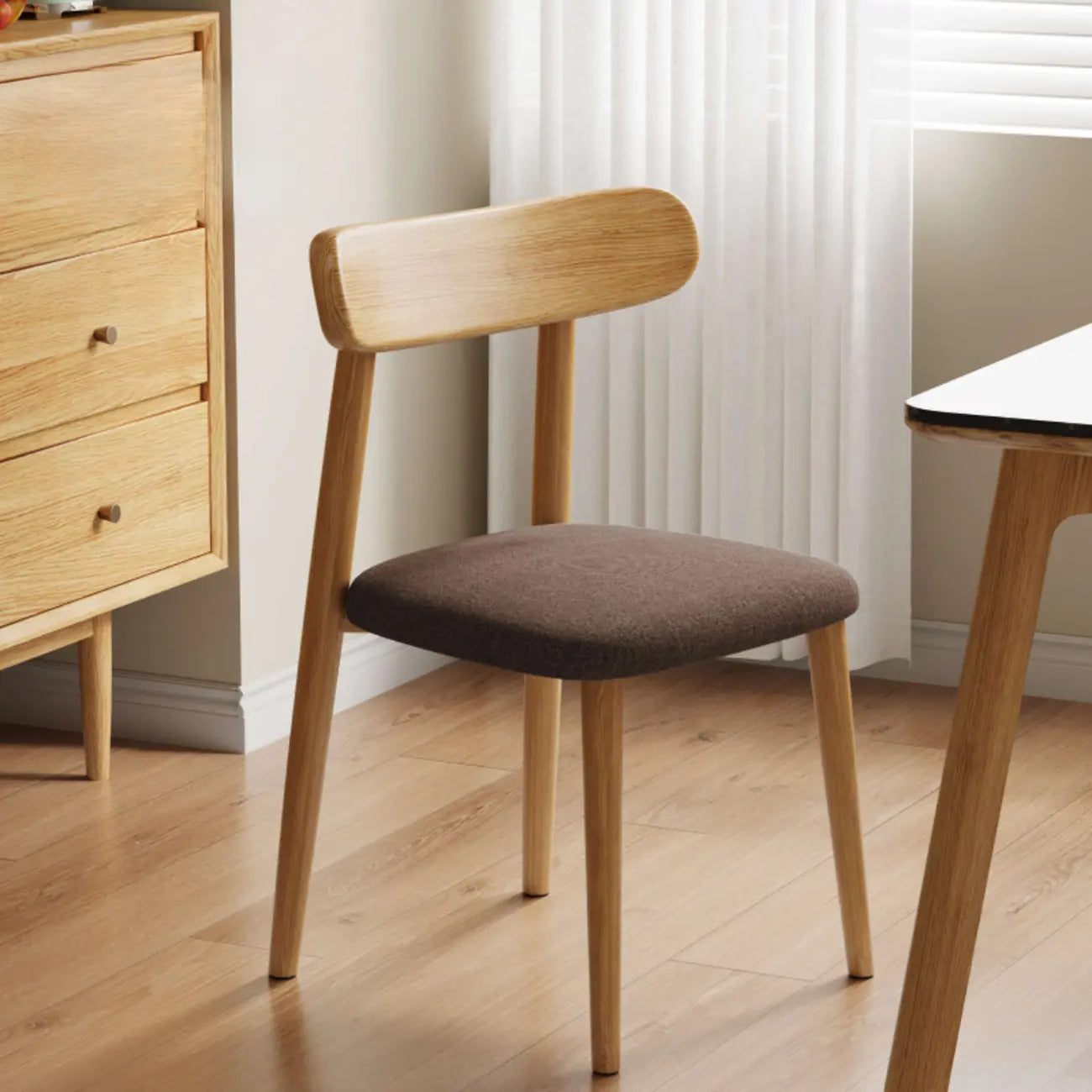 Chaise de salle à manger moderne en cuir sans accoudoirs et dossier bas