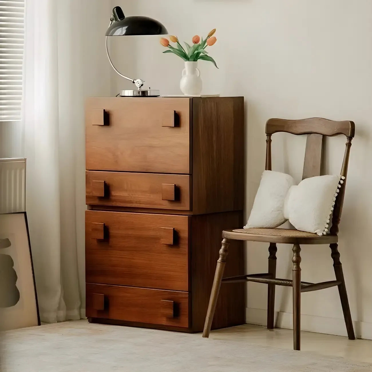 Commodes et chiffonniers minimalistes en bois brun avec tiroirs