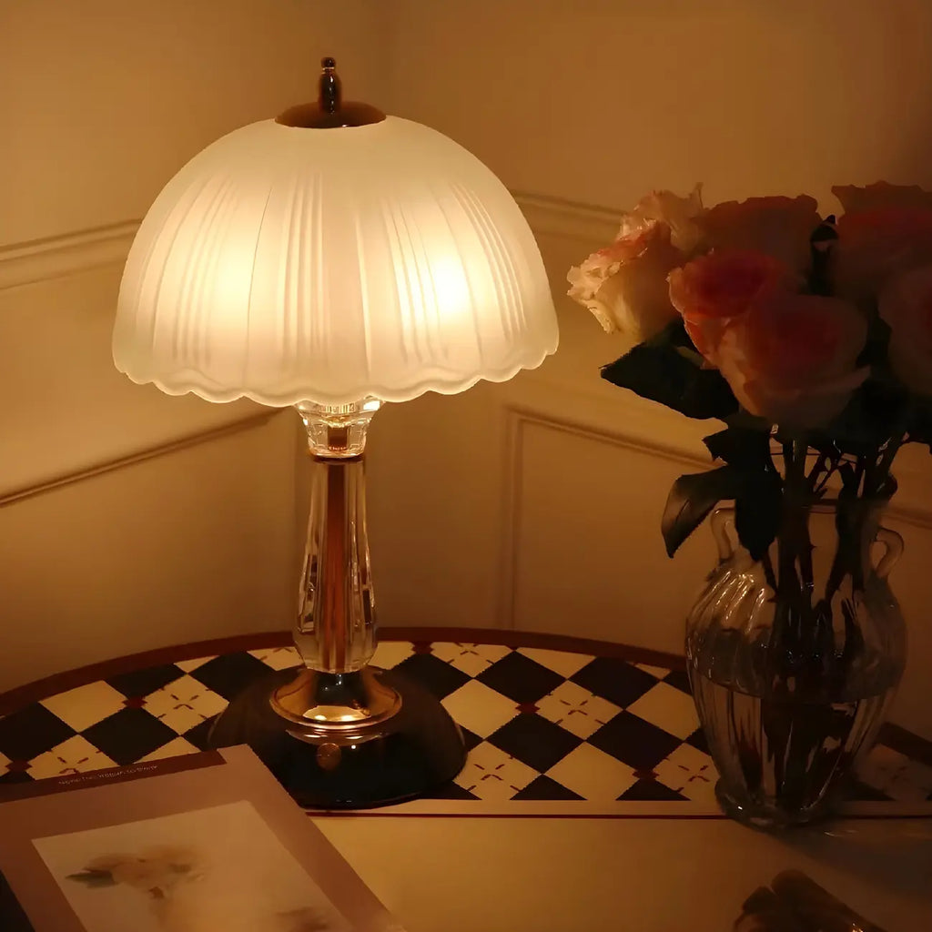 Lampe de table élégante en verre blanc et métal en forme de parapluie